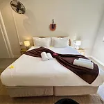 The Big - Luxury Backpackers